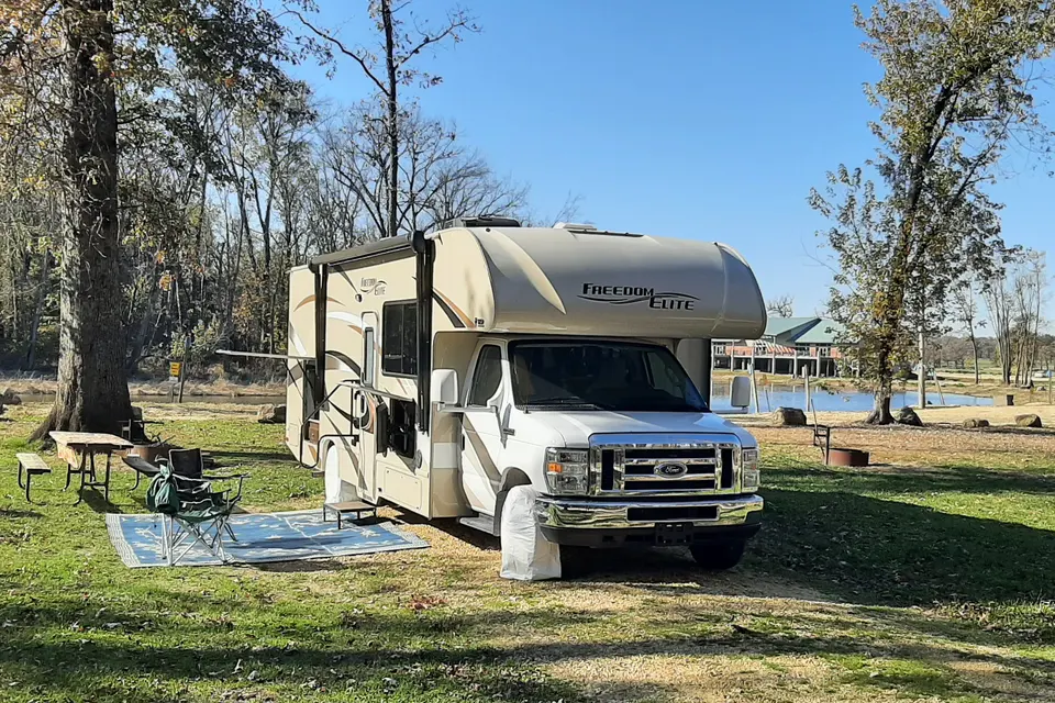 Bubbles the Thor Motor Coach Freedom Elite 29FE Class C