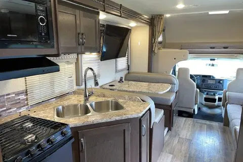 Bubbles the Thor Motor Coach Freedom Elite 29FE Class C