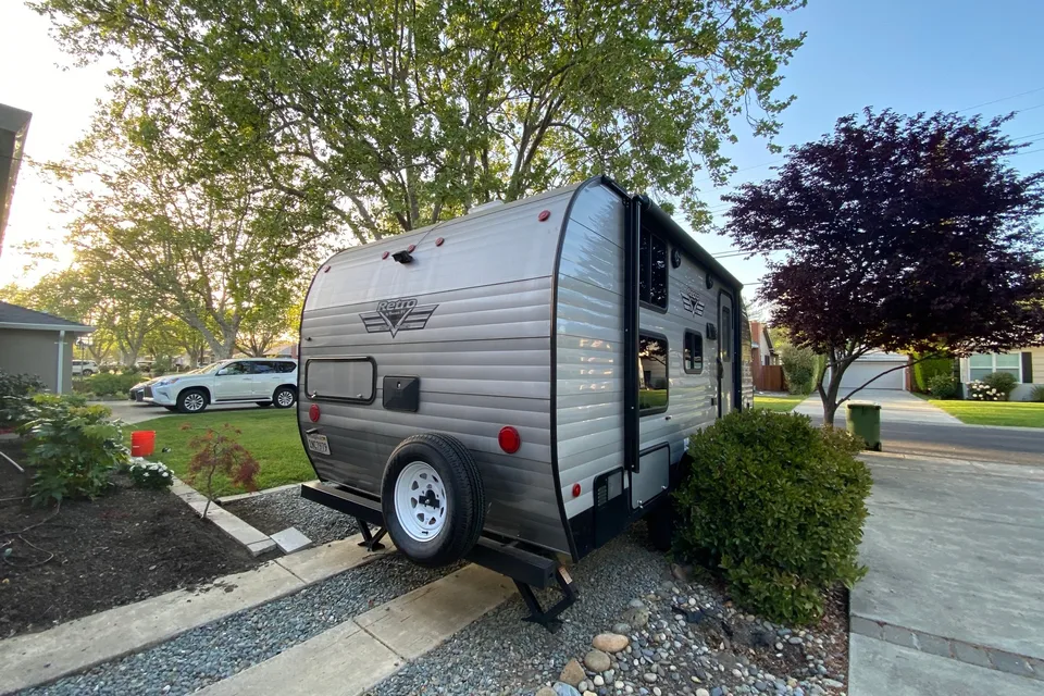 [64] Stress Free RVs - Modern Bunk (SUV Towable)