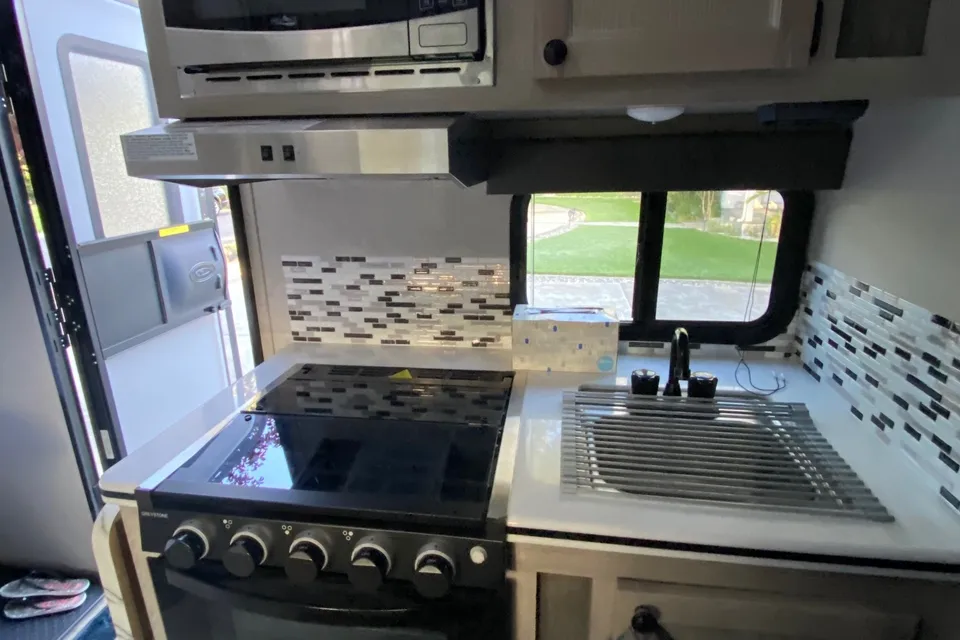 [64] Stress Free RVs - Modern Bunk (SUV Towable)
