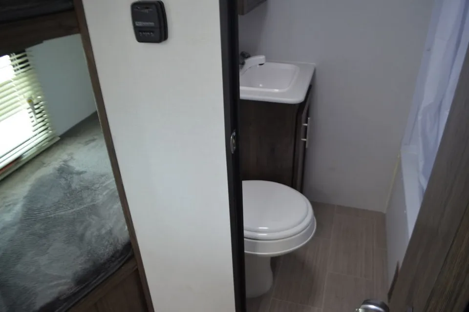 [64] Stress Free RVs - Modern Bunk (SUV Towable)