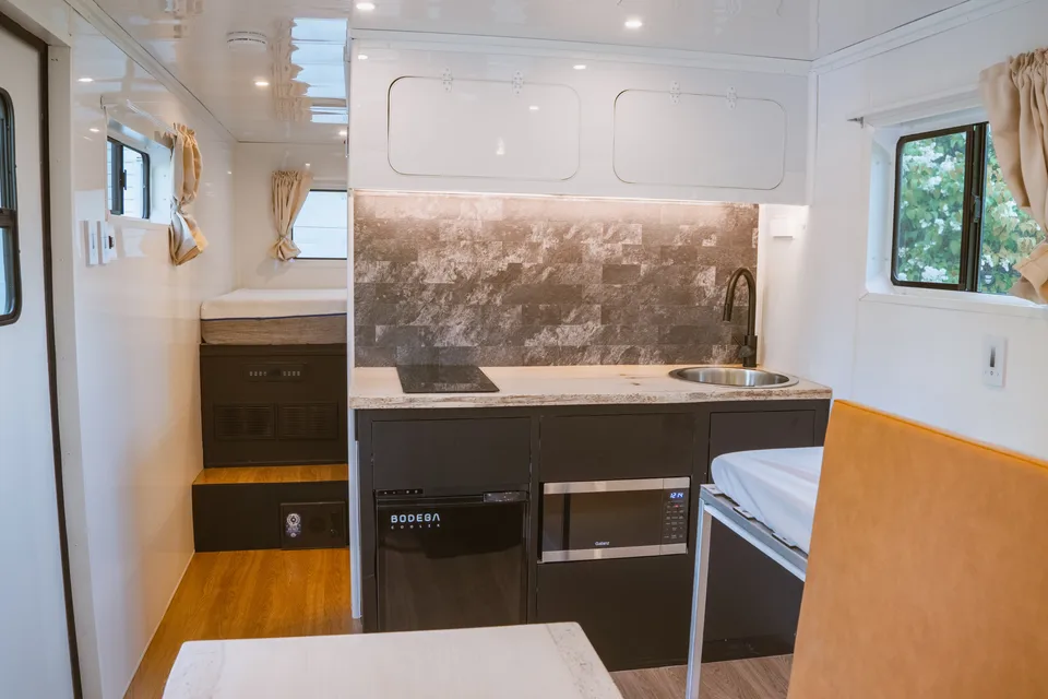 🏕️ LOCATION ROULOTTE 18 PIEDS – VACANCES SANS STRESS EN ESTRIE ☀️🚐