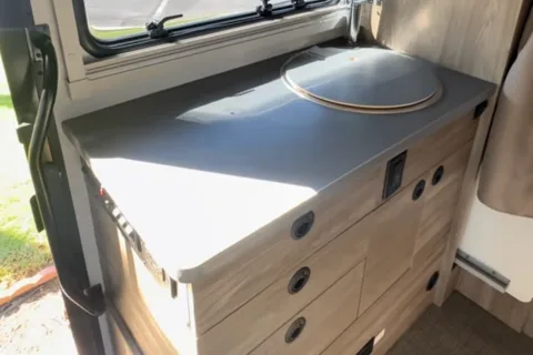 Lulu Van Gogh - SPREKKO Winnebago/Mercedes Class C