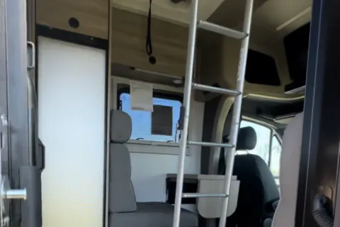 Lulu Van Gogh - SPREKKO Winnebago/Mercedes Class C