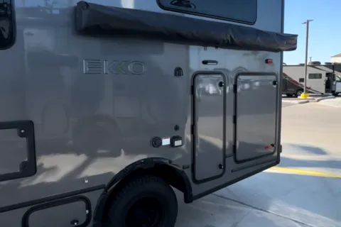 Lulu Van Gogh - SPREKKO Winnebago/Mercedes Class C