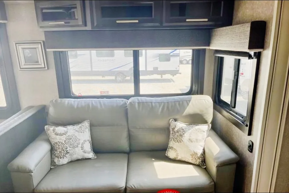 Jaimie's Jayco Eagle Paradise