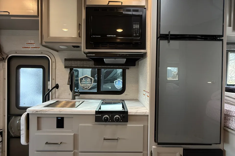 Brand new 2026 Thor Chateau 24ft. with free private shuttle -Luis