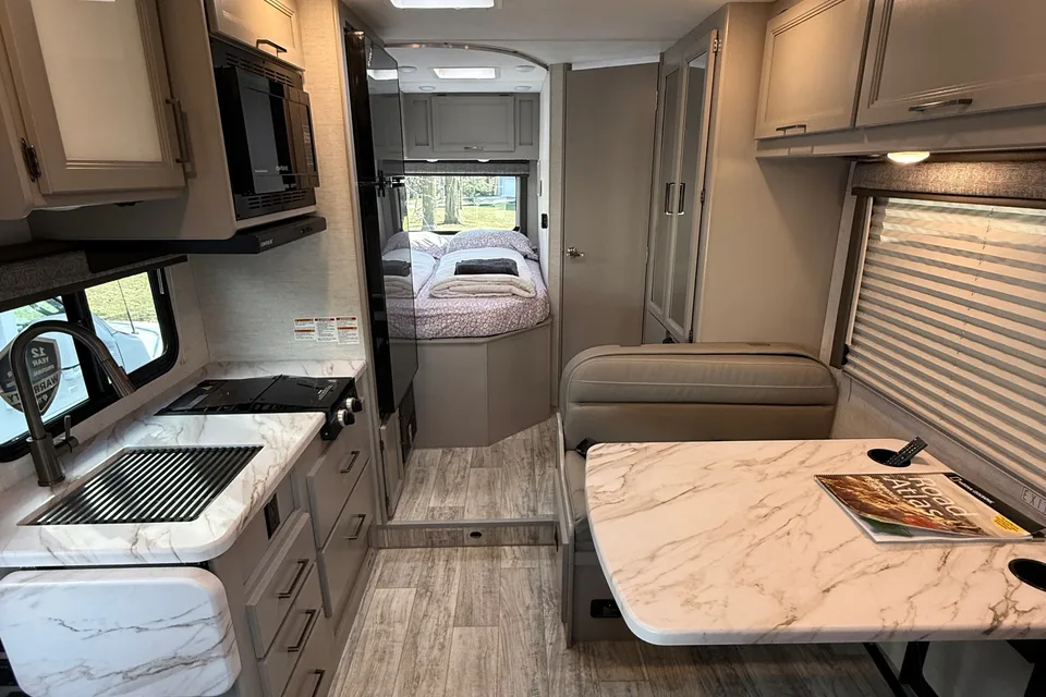 Brand new 2026 Thor Chateau 24ft. with free private shuttle -Luis
