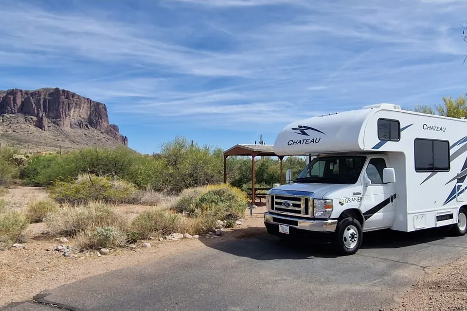 Brand new 2026 Thor Chateau 24ft. with free private shuttle -Luis