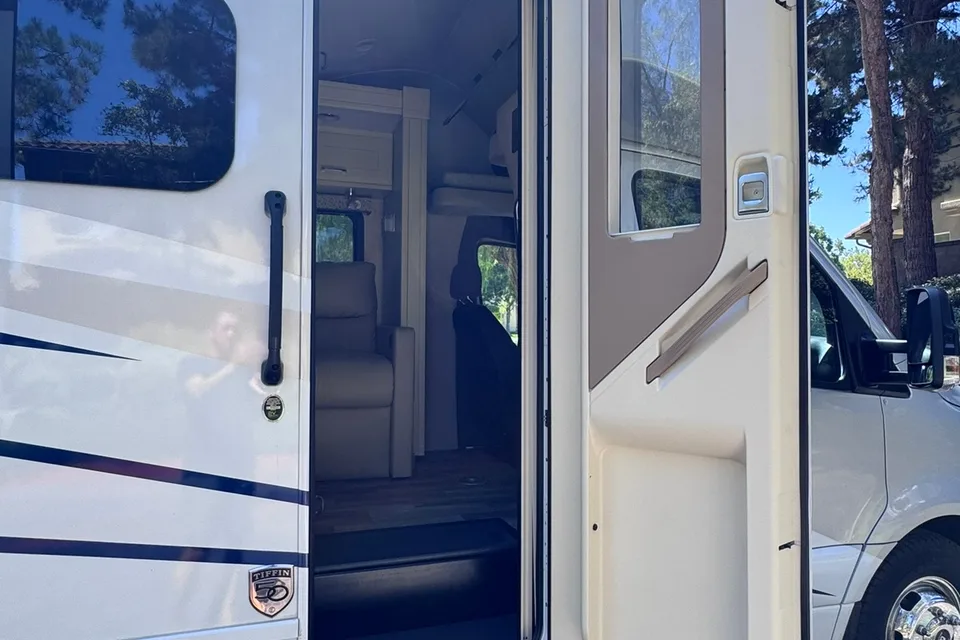 ㉦ Tiffin Truffle ㉦ Luxury Mercedes Sprinter 💎 Low Miles 💎