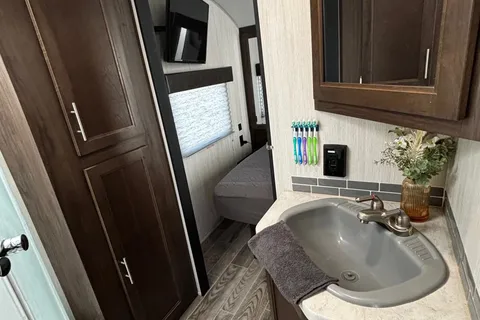 Happy Life Rentals Forest River Cherokee 274RK