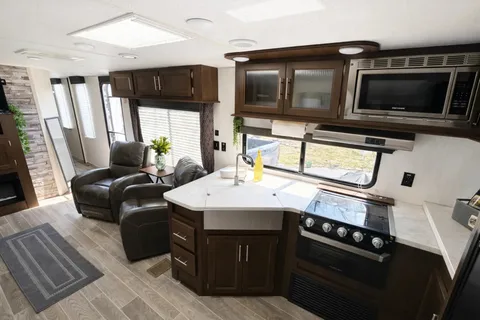 Happy Life Rentals Forest River Cherokee 274RK