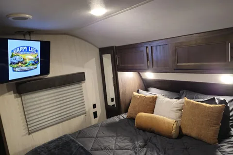 Happy Life Rentals Forest River Cherokee 274RK