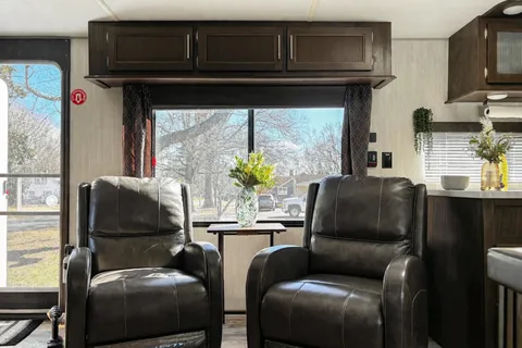 Happy Life Rentals Forest River Cherokee 274RK