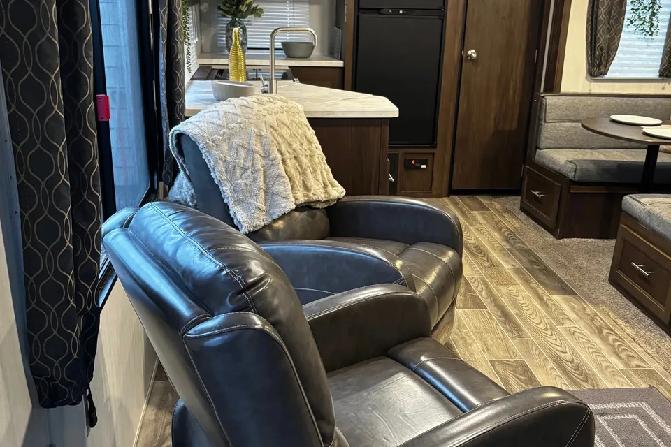 Happy Life Rentals Forest River Cherokee