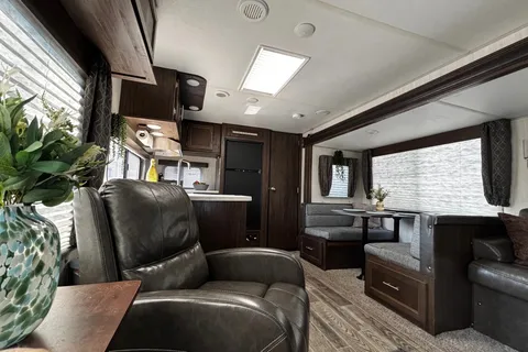 Happy Life Rentals Forest River Cherokee 274RK