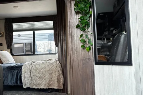Happy Life Rentals Forest River Cherokee 274RK