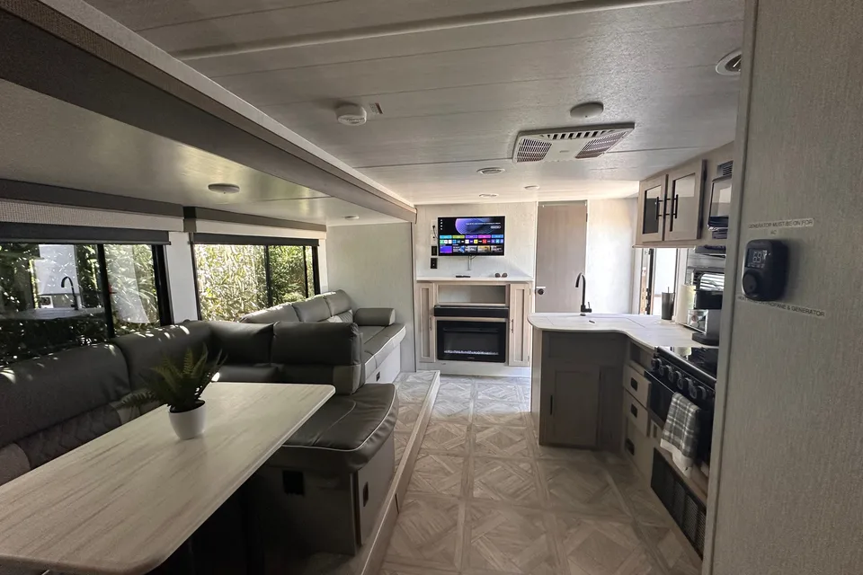 Ismael's Forest River Salem cruise lite Travel Trailer