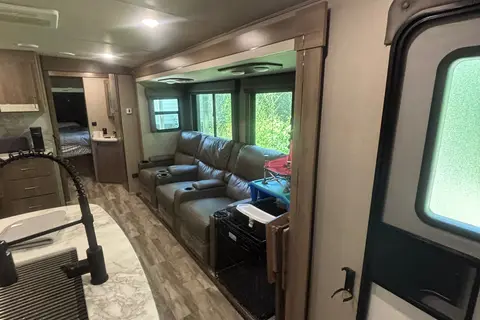 Grand Design Imagine 3210BH Sleeps 7!