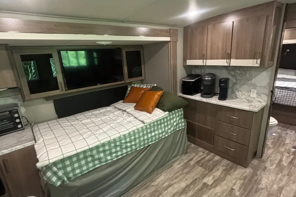 Grand Design Imagine 3210BH Sleeps 7!