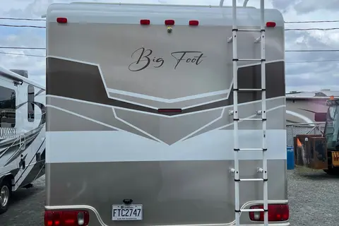 Bigfoot RV 30MH2 Classe C