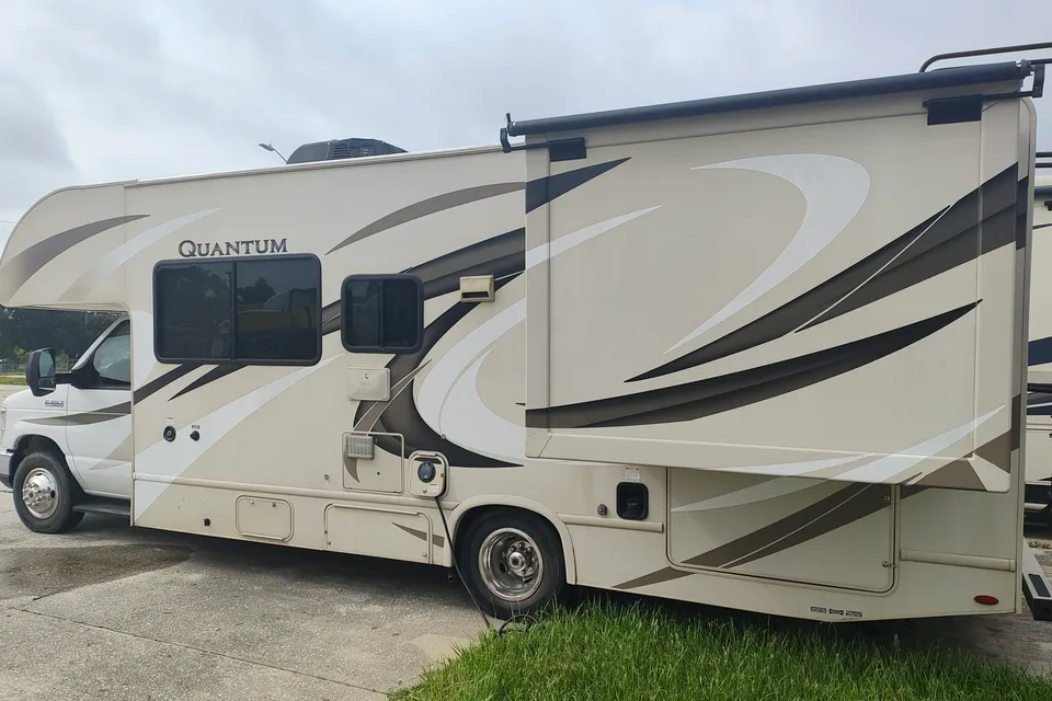 CONVENIENT & EASY to drive QUANTUM Class C