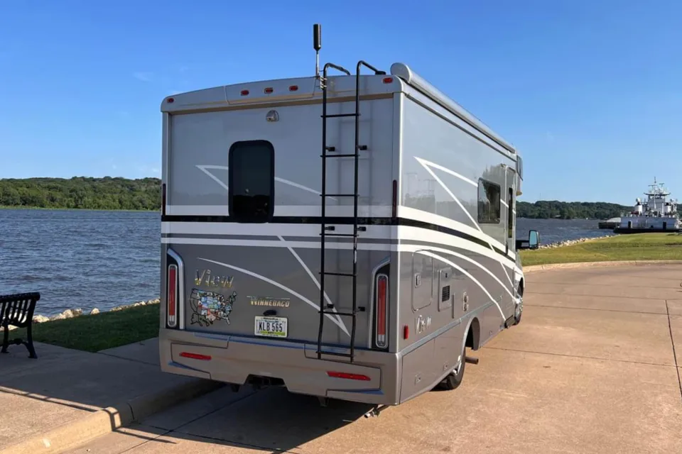 Tent42 Winnebago View 24D Class C