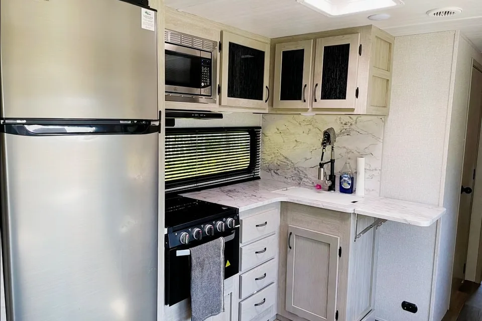 Family Adventurer! 2022- Alta 3150KBH Travel Trailer
