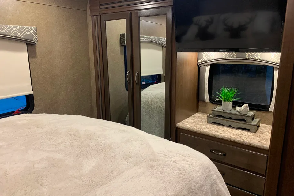 Sleeps 12 - BunkHouse - Pet Friendly -5 TVs!