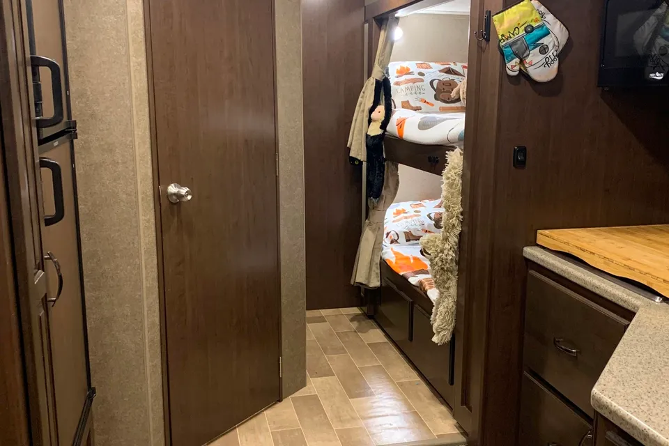 Sleeps 12 - BunkHouse - Pet Friendly -5 TVs!