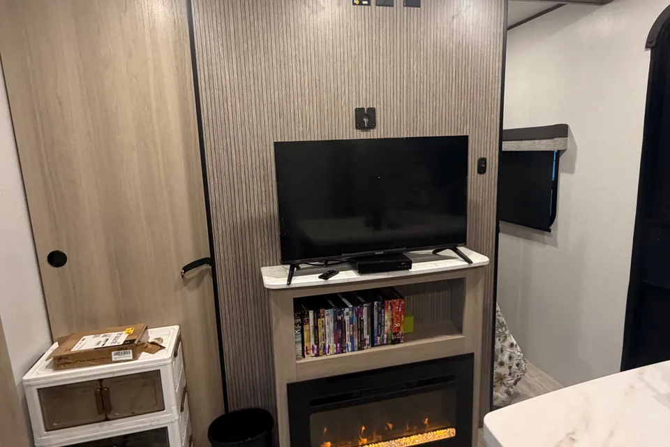 Olivia's Dutchmen Colorado 280BCH Travel Trailer