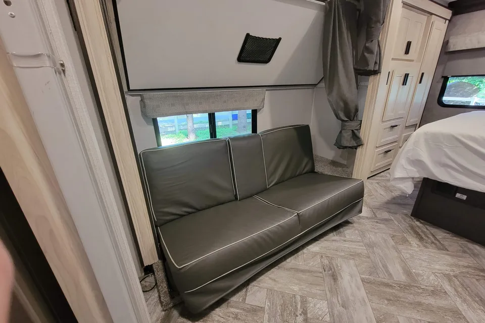 32ft 2022 Forest River Sunseeker 3250DSLE Class C