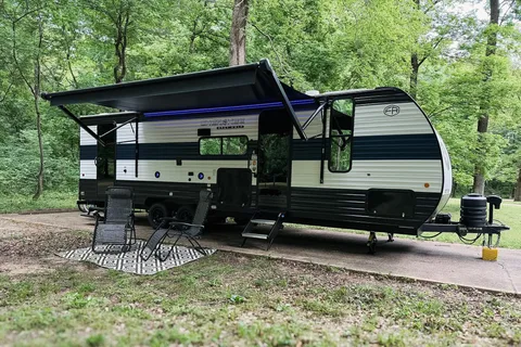 Family Bunkhouse Cherokee Grey Wolf 26DBH