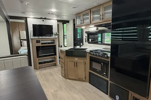 Family Bunkhouse Cherokee Grey Wolf 26DBH