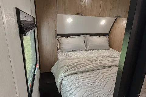 Family Bunkhouse Cherokee Grey Wolf 26DBH
