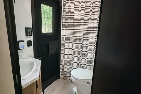 Family Bunkhouse Cherokee Grey Wolf 26DBH