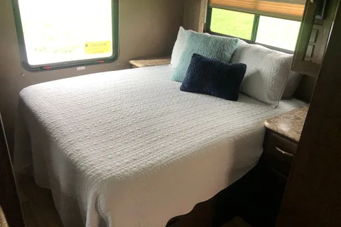 Family Friendly Freedom Elite Bunkhouse Class C