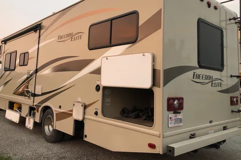 Family Friendly Freedom Elite Bunkhouse Class C