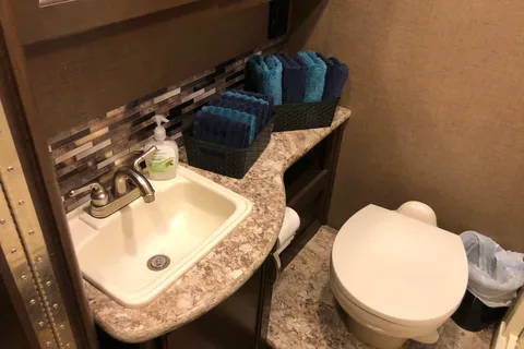 Family Friendly Freedom Elite Bunkhouse Class C