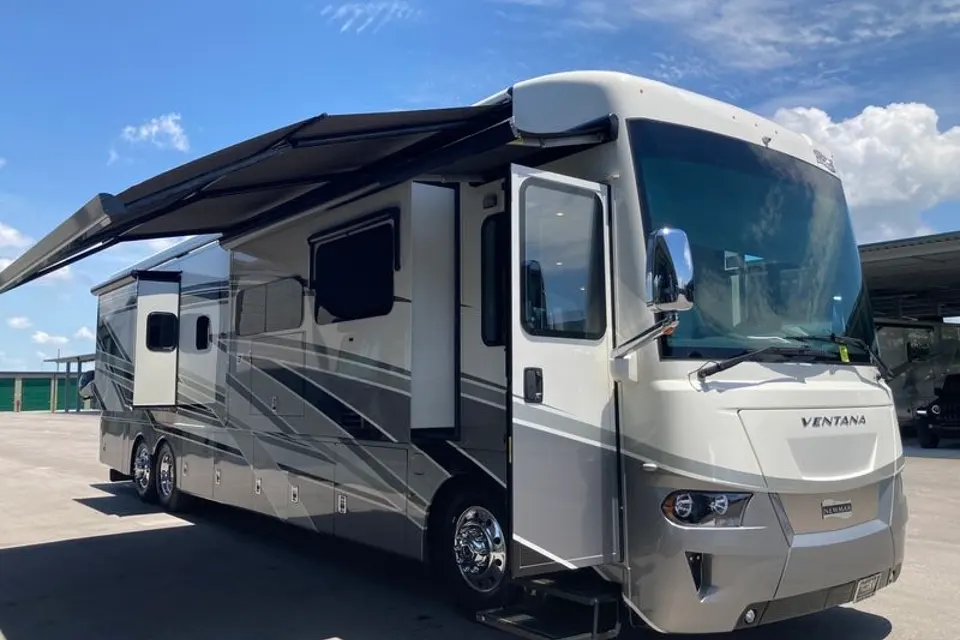 Gayle's Newmar ventana Class A