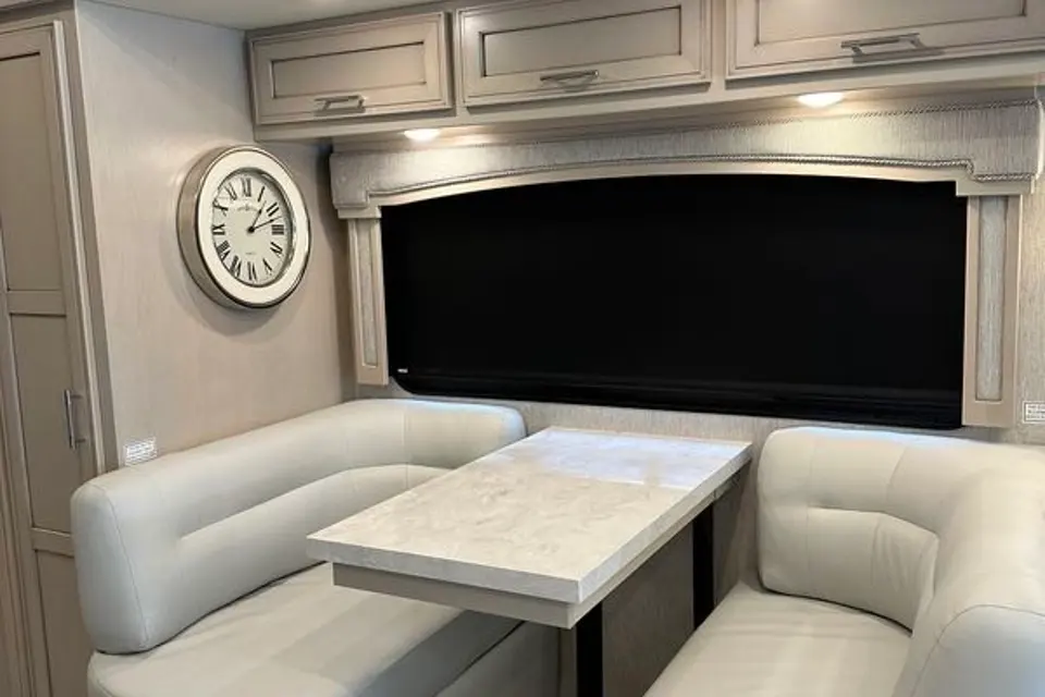 Gayle's Newmar ventana Class A