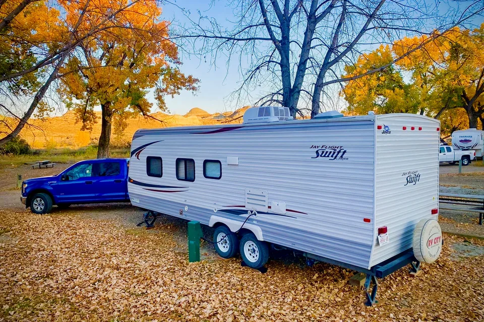 Perfect FAMILY FRIENDLY trailer!! Double over double bunks!