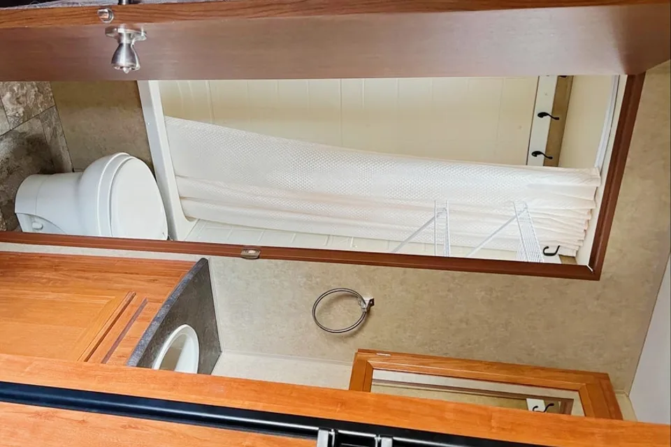 Perfect FAMILY FRIENDLY trailer!! Double over double bunks!