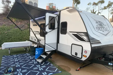 Meet 'The Rolling Suite': 2025 Jayco Jay Feather 21MML