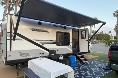 Meet 'The Rolling Suite': 2025 Jayco Jay Feather 21MML