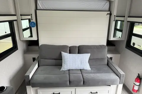 Meet 'The Rolling Suite': 2025 Jayco Jay Feather 21MML