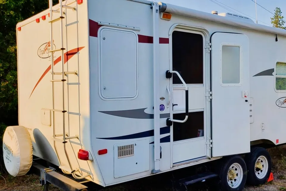 Larry's R-Vision 25S Lite Trailer