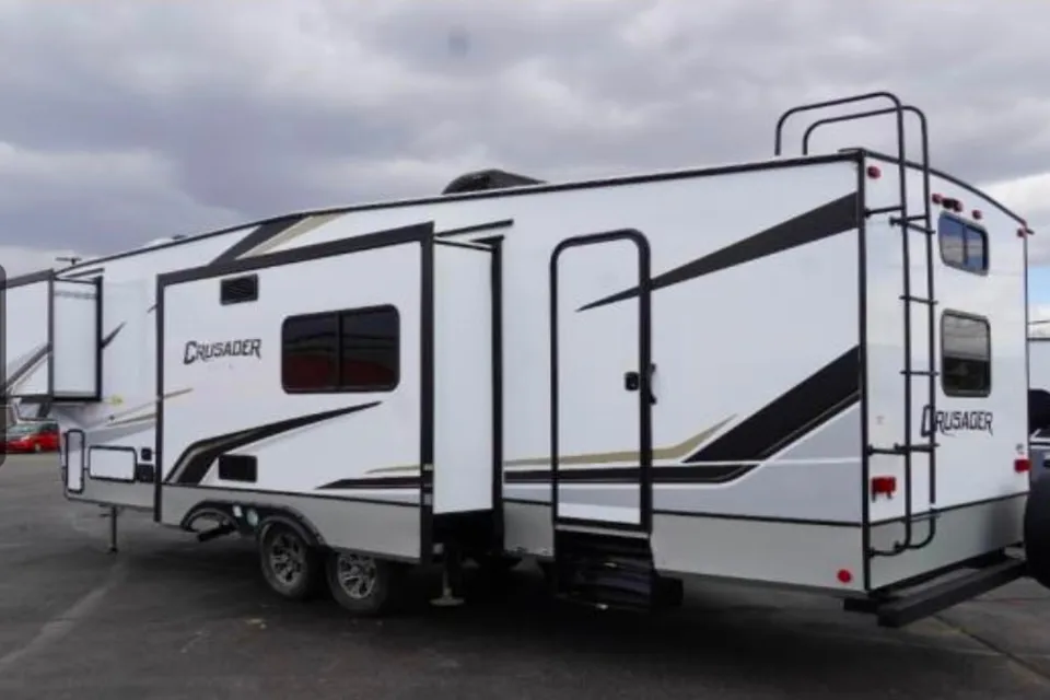 Prime Time Crusader Lite Fifth Wheel *NEW LISTING*