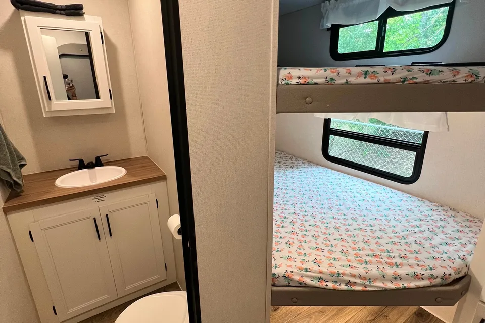 Prime Time Crusader Lite Fifth Wheel *NEW LISTING*