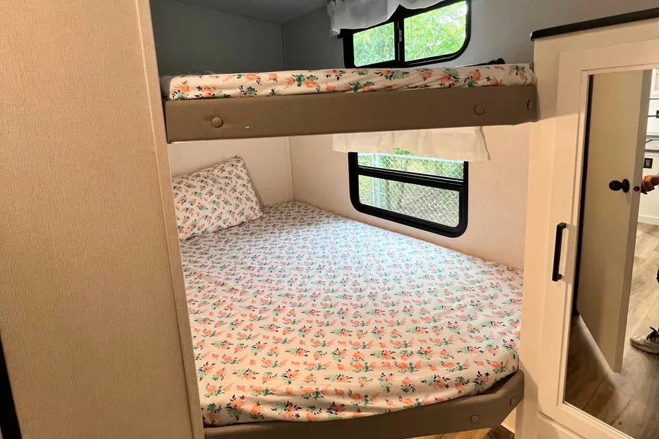 Prime Time Crusader Lite Fifth Wheel *NEW LISTING*